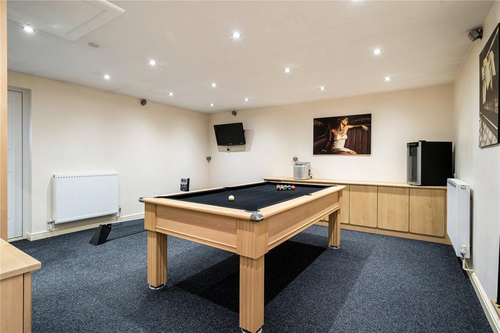 Garage/Games Room