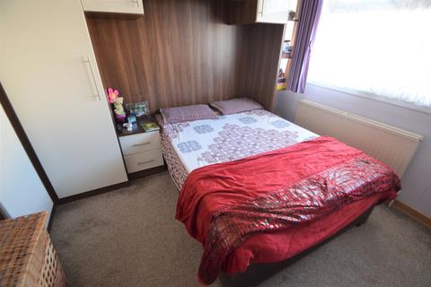 3 bedroom house to rent, Humber Way, Slough, SL3