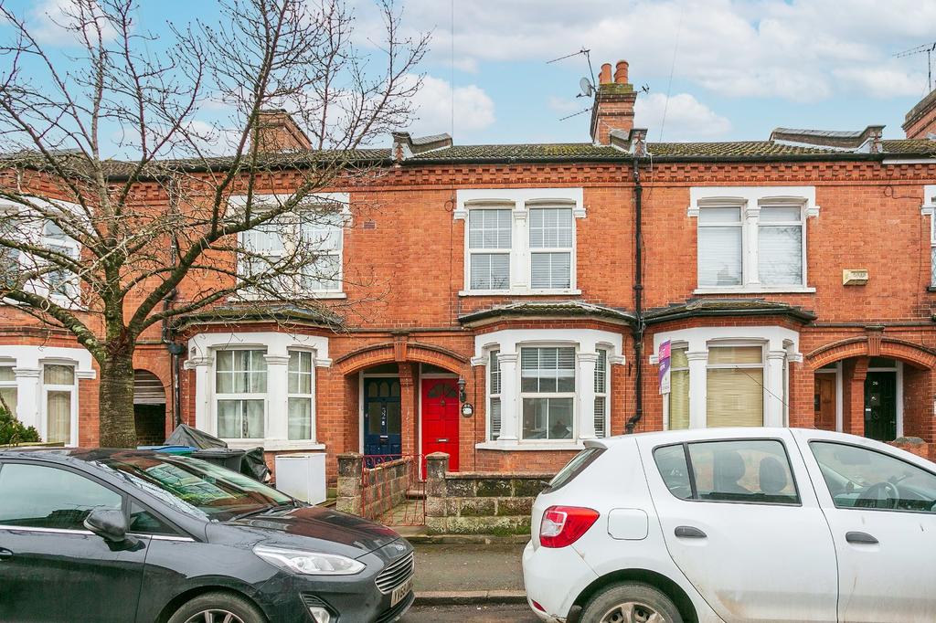 Bruce Grove, Watford, Hertfordshire... 3 bed terraced house £1,750