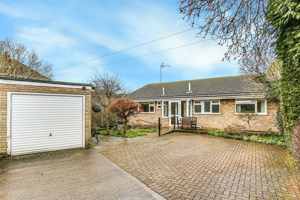 Godstone Green, Godstone, RH9 2 bed bungalow £2,250 pcm (£519 pw)