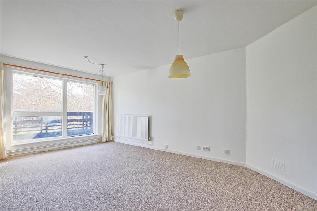 Cockcroft Place, Cambridge 2 bed flat - £1,400 pcm (£323 pw)