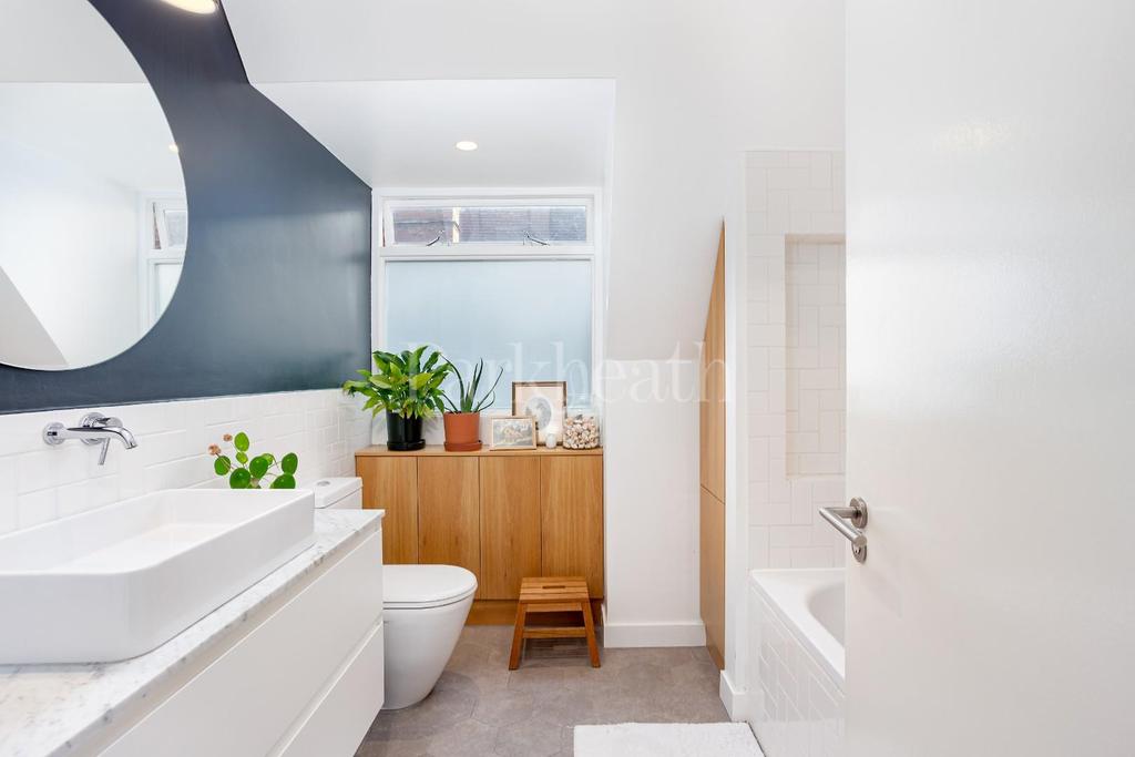 Flat 5, 65 Eton Avenue NW3 3 EU-1.jpg