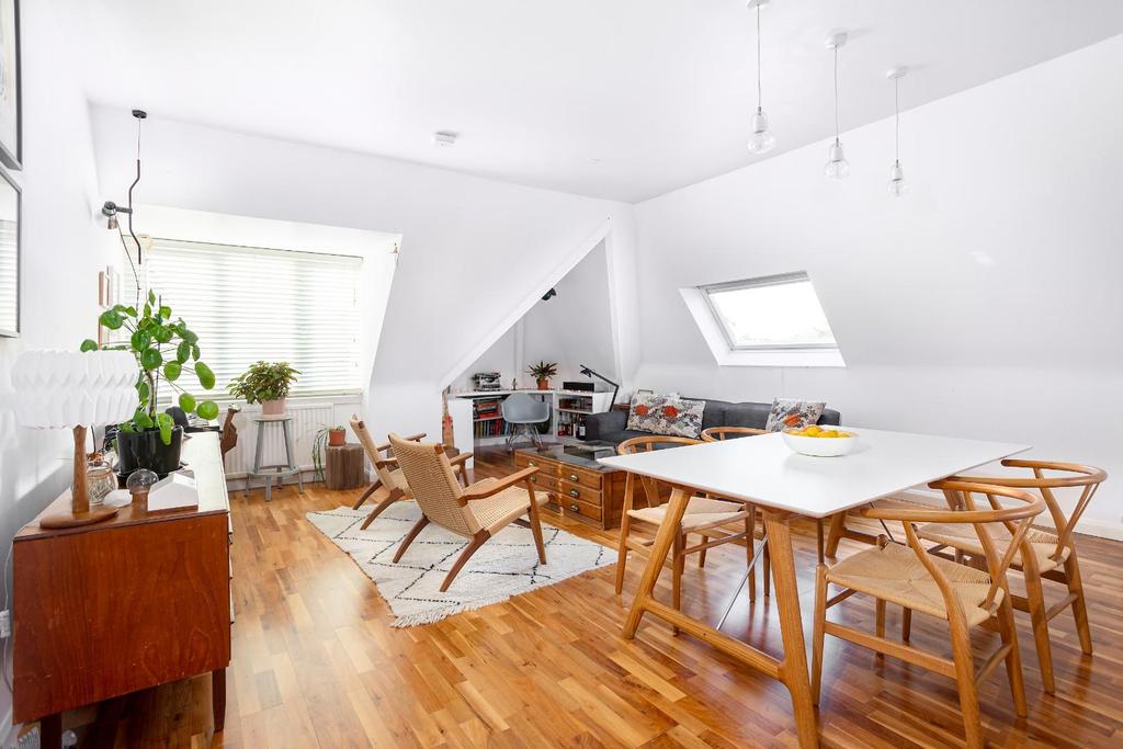 Flat 5, 65 Eton Avenue NW3 3 EU-4.jpg