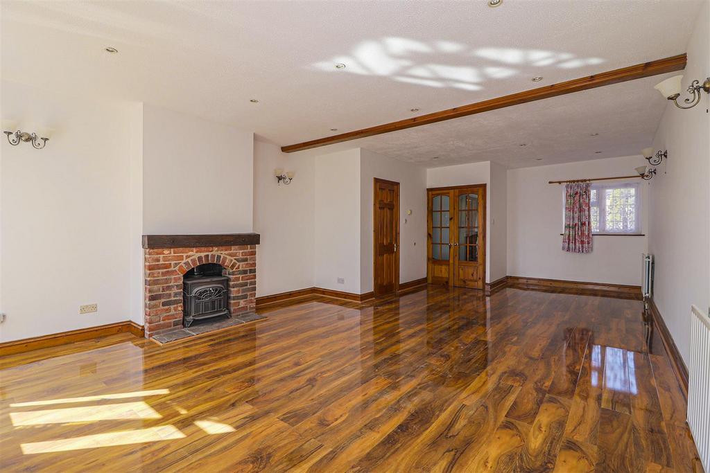 Salisbury Road, Hoddesdon 4 bed detached house £2,200 pcm (£508 pw)