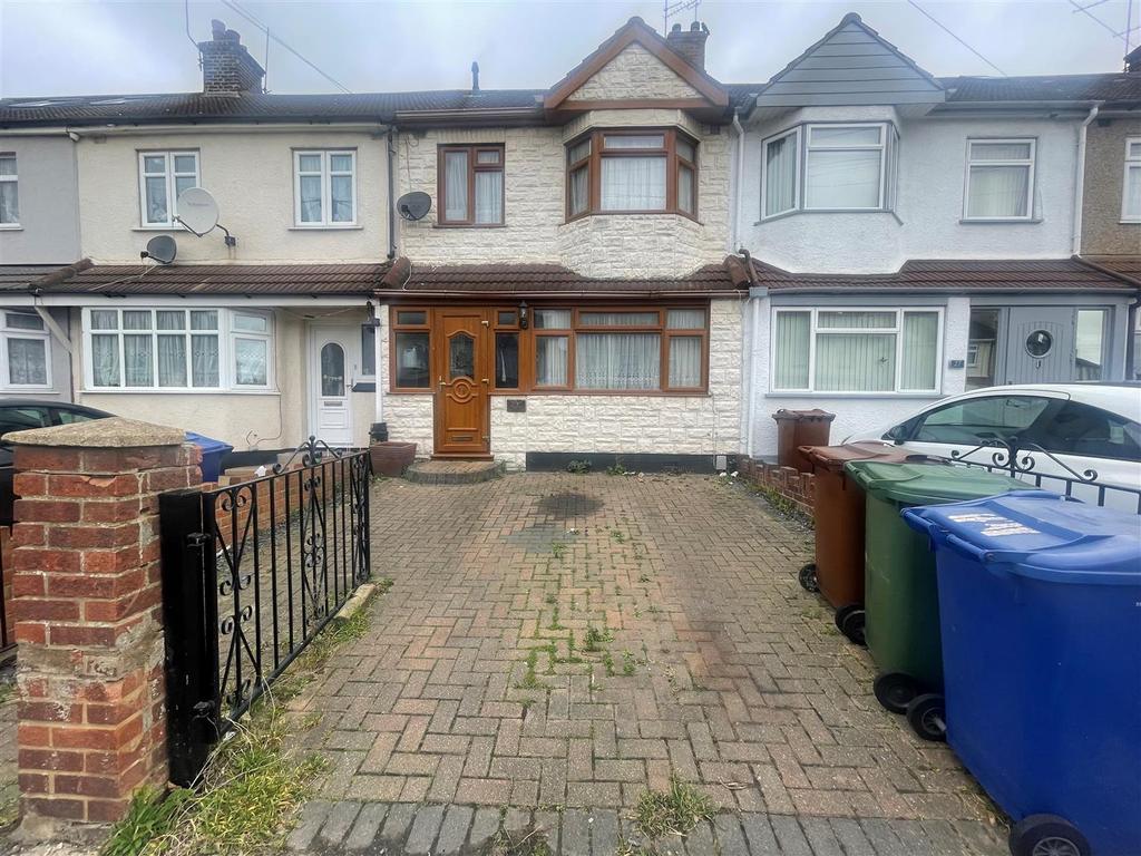 Palmerston Road, Grays 3 bed terraced house £1,500 pcm (£346 pw)