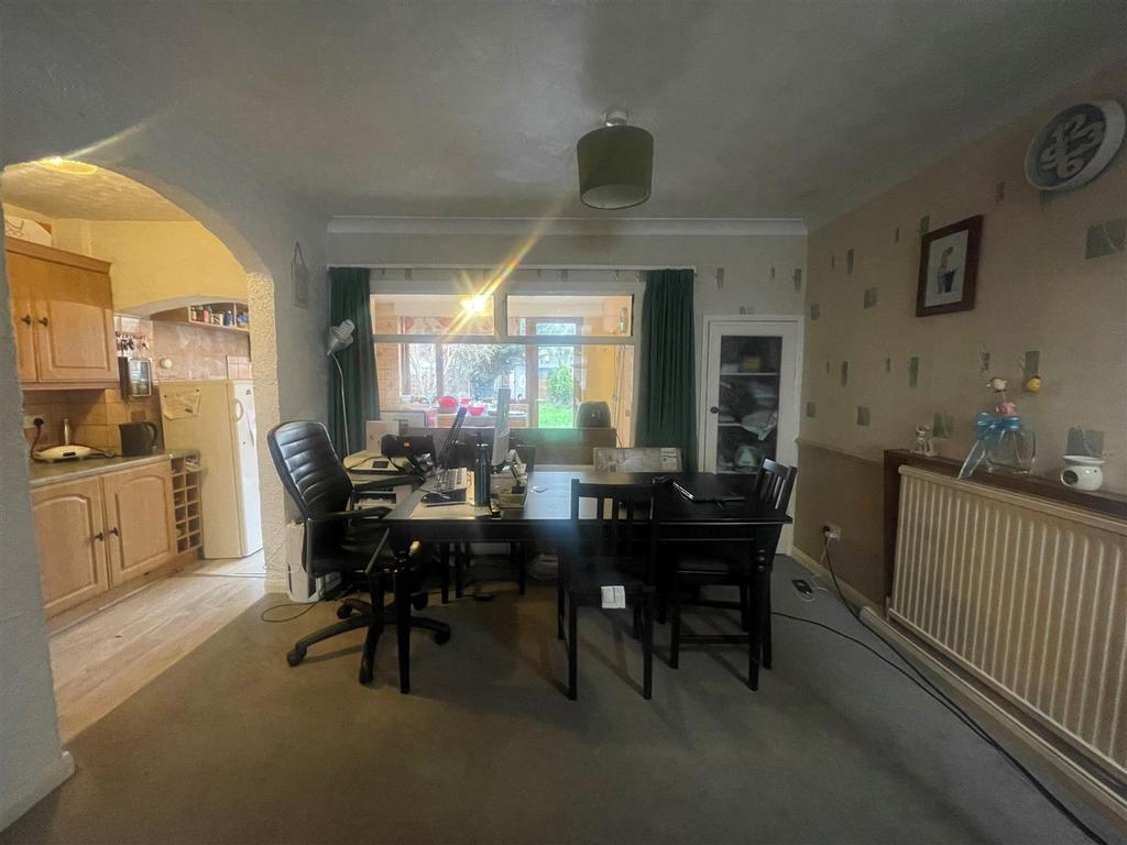 Palmerston Road, Grays 3 bed terraced house £1,500 pcm (£346 pw)