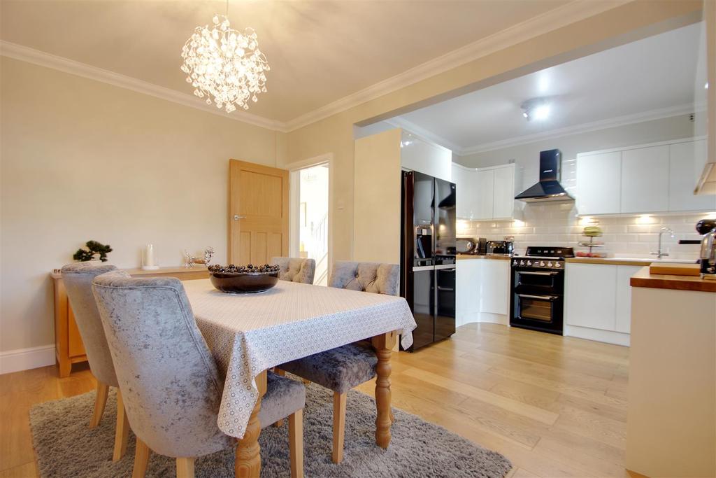 Pavilion Road, Worthing 4 bed end of terrace house £500,000