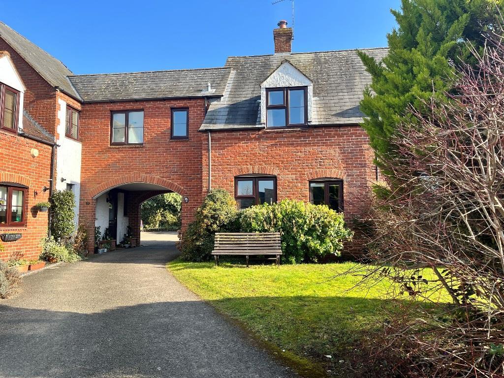 Evesham Road, Harvington, Evesham 3 bed mews £290,000
