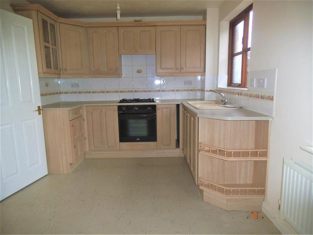 Standen Way, St Andrews Ridge 3 bed end of terrace house £1,150 pcm