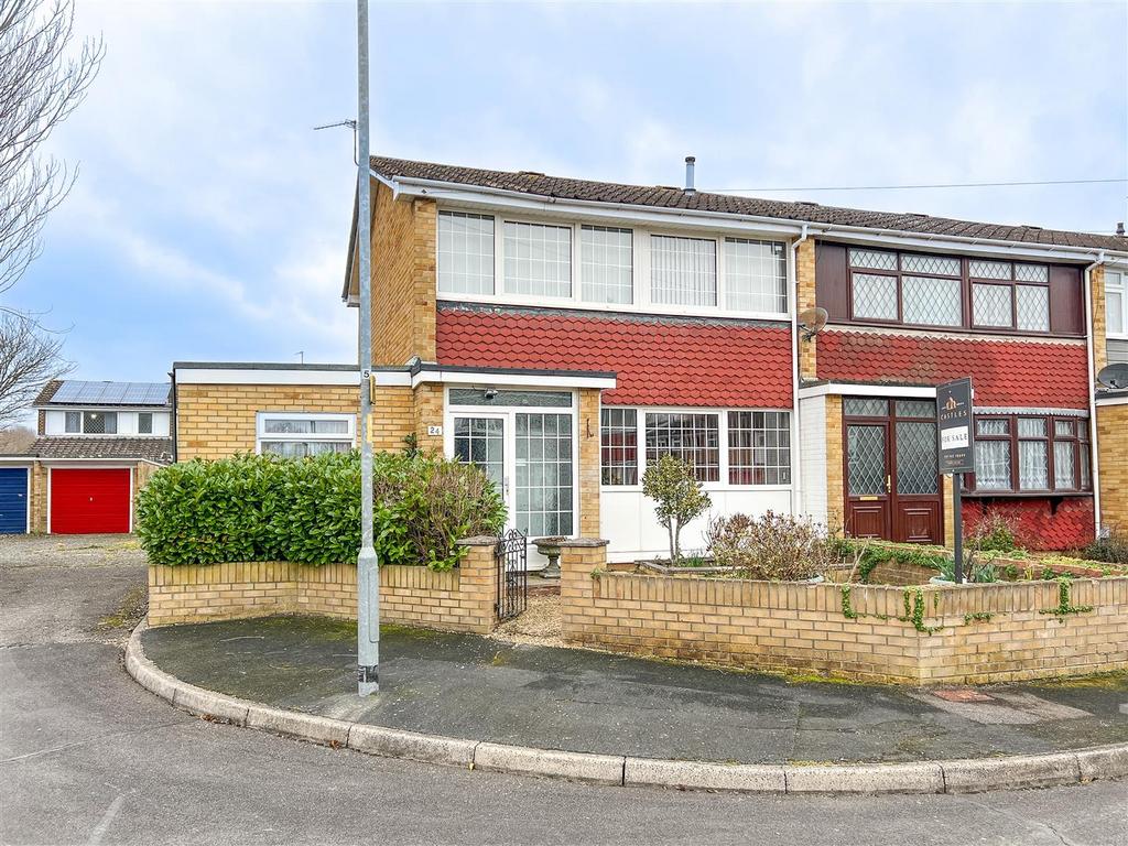Road, Drayton 4 bed end of terrace house £340,000