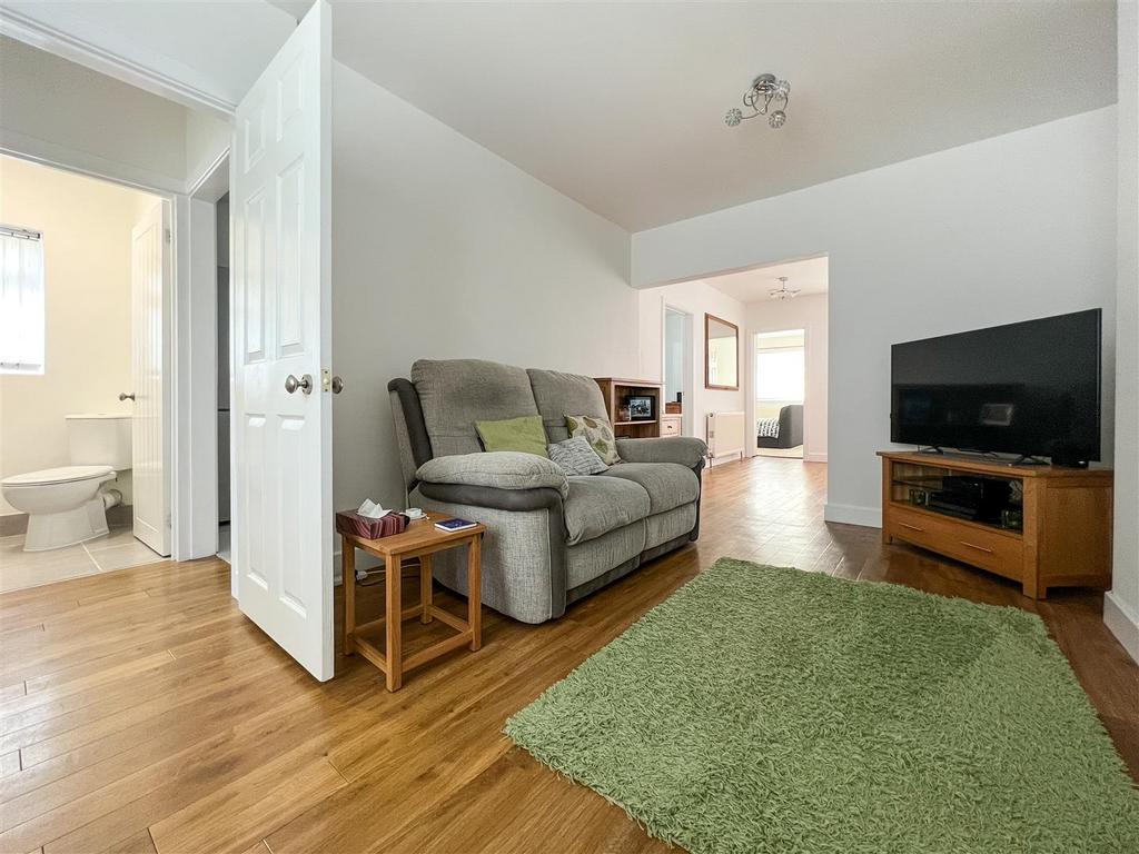 Merton Avenue, Portchester 3 bed semidetached bungalow £350,000