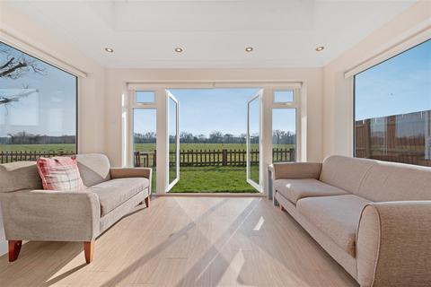 Oak Tree House Winkfield Road, Windsor, SL4 4BA
