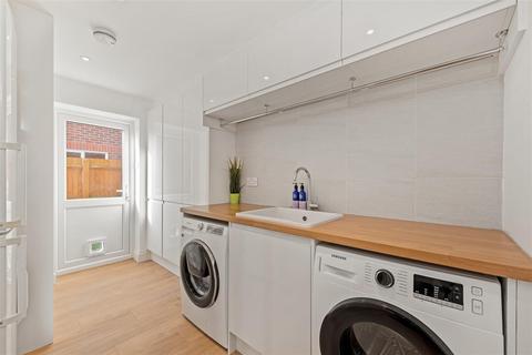 Oak Tree House Winkfield Road, Windsor, SL4 4BA