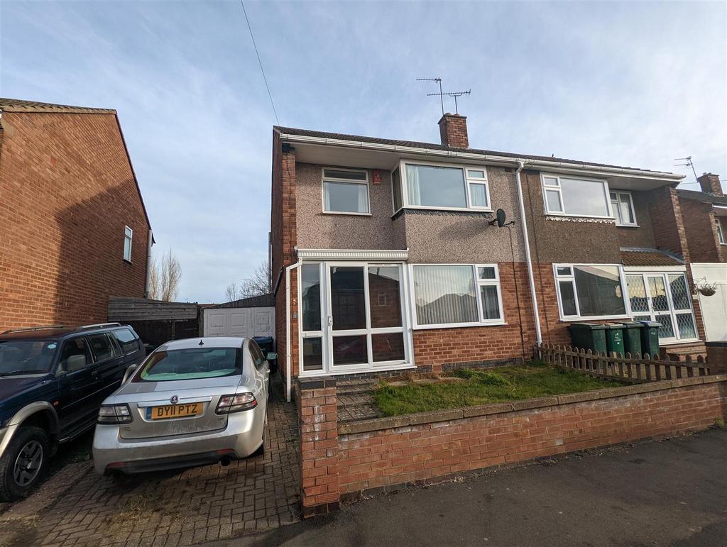 Yarningale Road, Coventry 3 bed semidetached house for sale £220,000