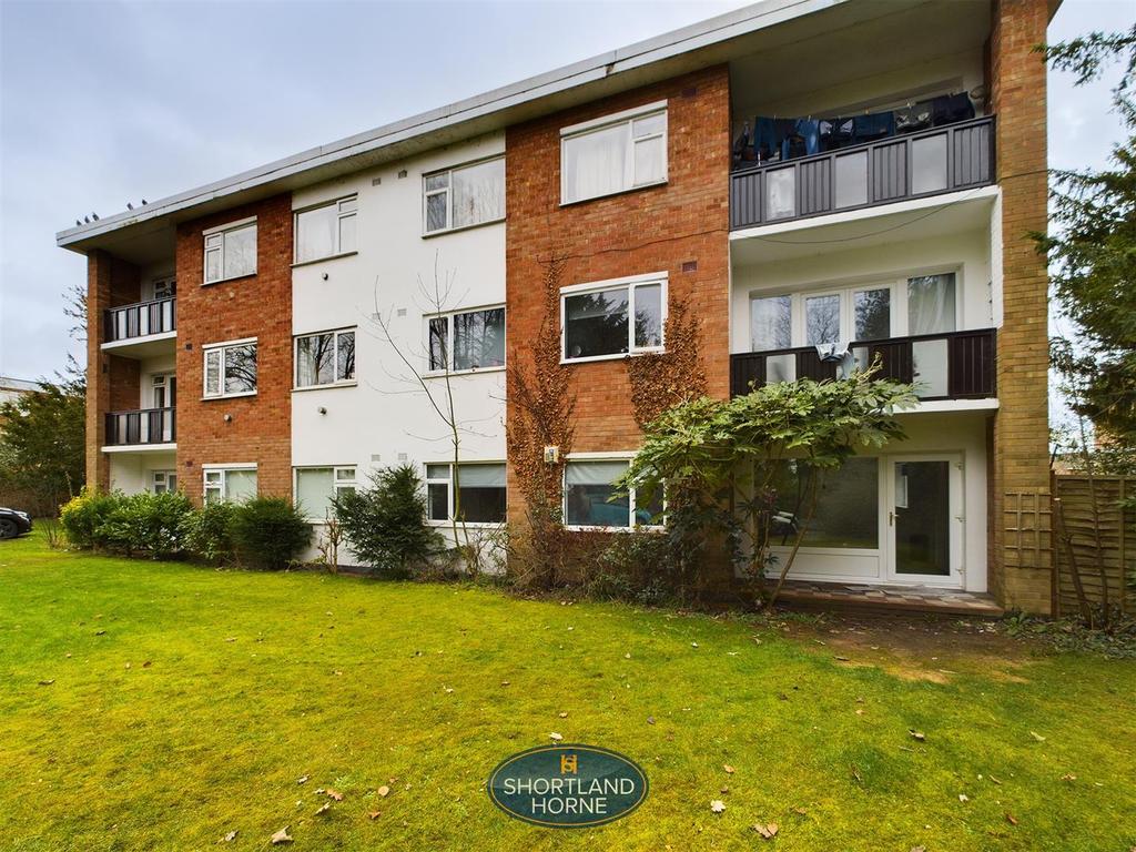 Hanover Gardens, Upper Holly Walk... 2 bed apartment £975 pcm (£225 pw)