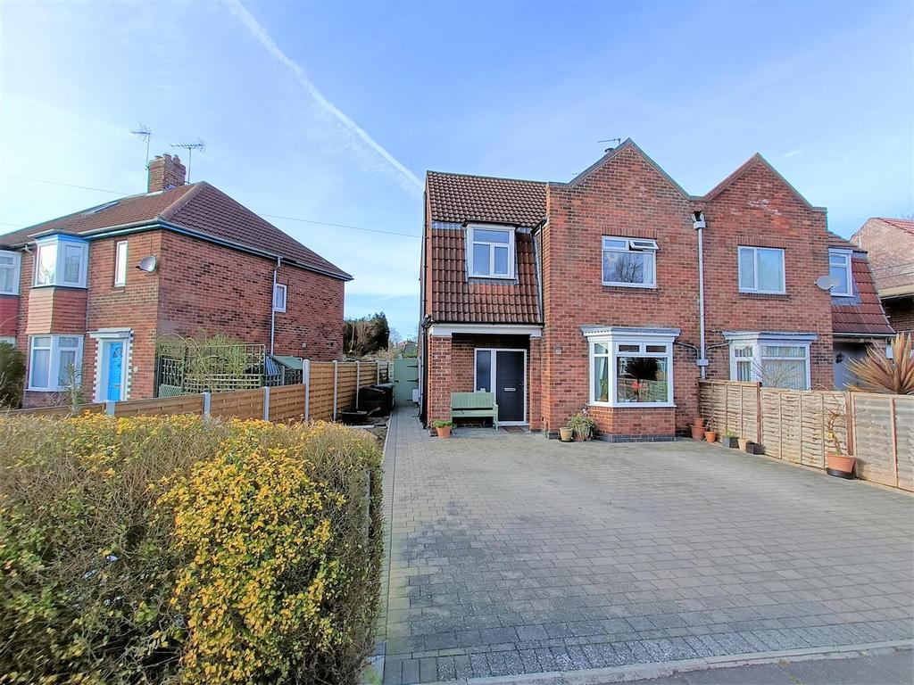 Danebury Drive, York, YO26 5EJ 3 bed semidetached house £325,000