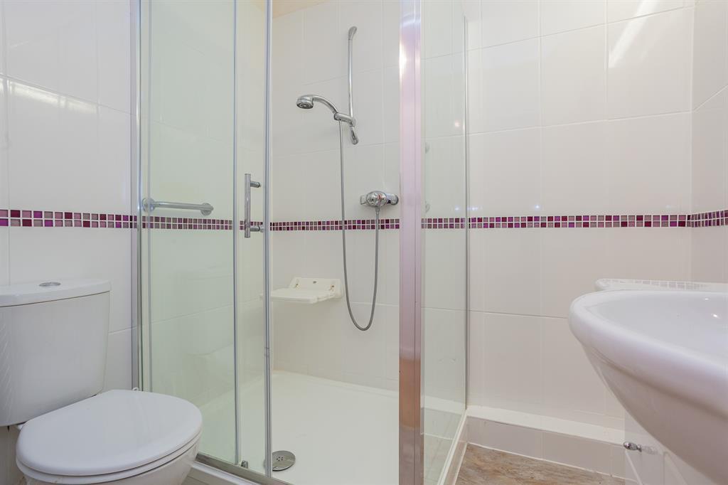 Rest of bathroom