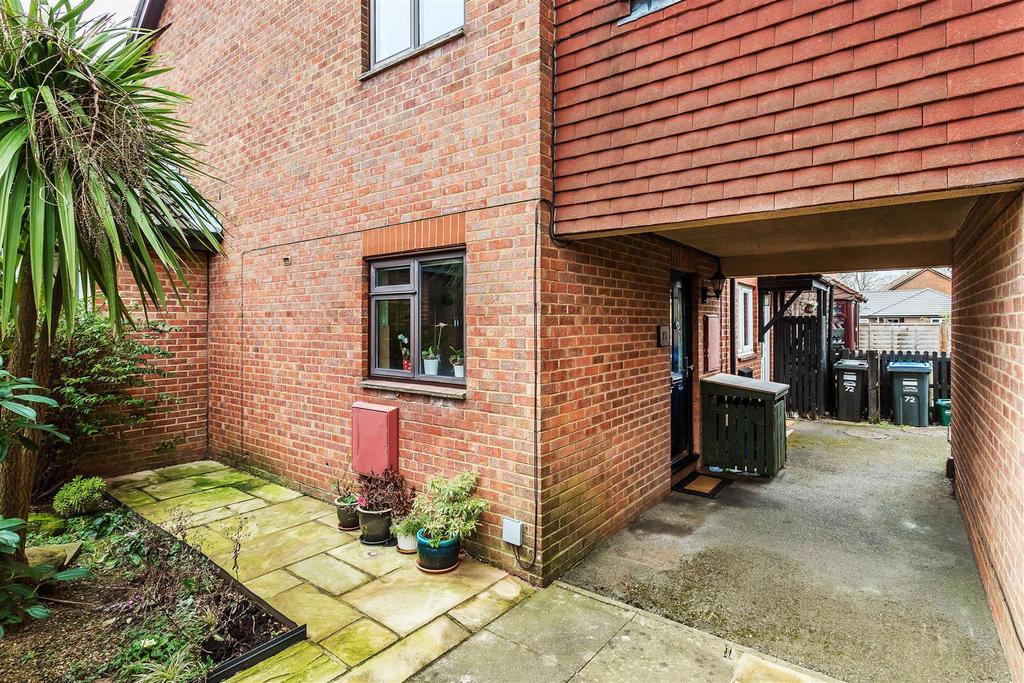 Barnfield Way, Hurst Green 3 bed terraced house £360,000
