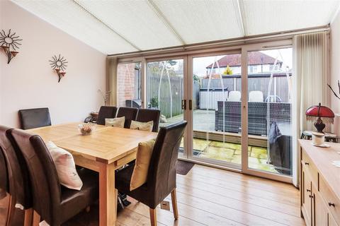 73 Barnfield Way, Oxted, RH8 9QG