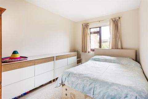 73 Barnfield Way, Oxted, RH8 9QG