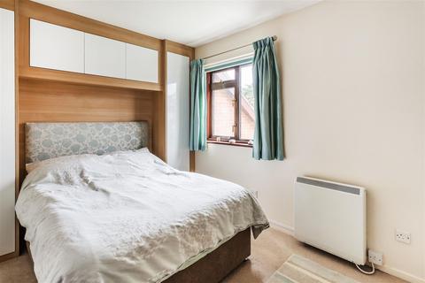73 Barnfield Way, Oxted, RH8 9QG