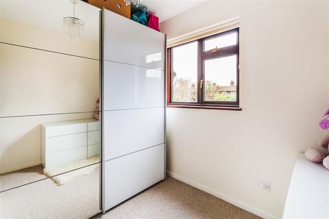 73 Barnfield Way, Oxted, RH8 9QG