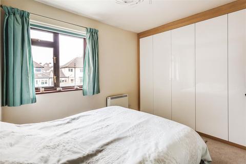 73 Barnfield Way, Oxted, RH8 9QG