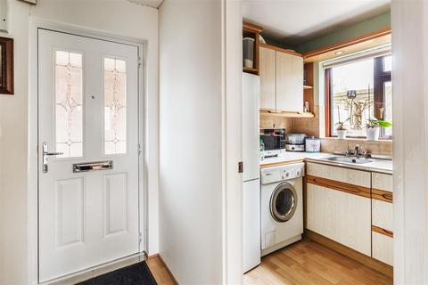 73 Barnfield Way, Oxted, RH8 9QG