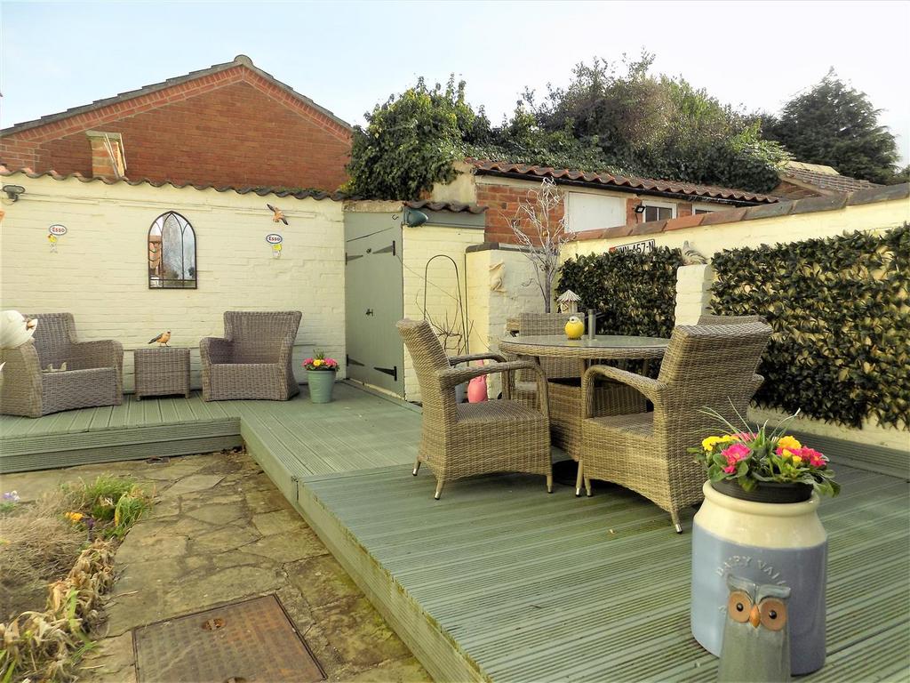 Kneeton Road, East Bridgford, Nottingham 2 bed cottage for sale £290,000