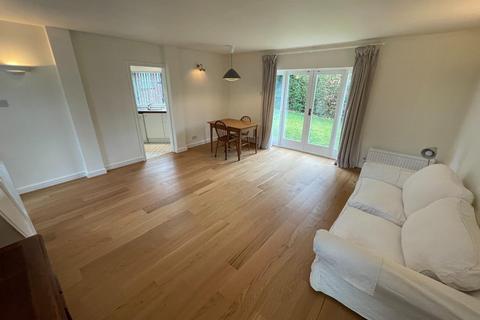 2 bedroom house to rent - Hale Road, Hale Barns, Altrincham