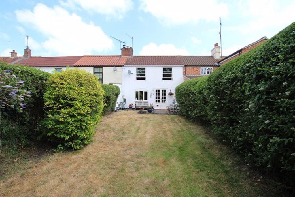 Wapping, Ormesby St Margaret 2 bed cottage £875 pcm (£202 pw)