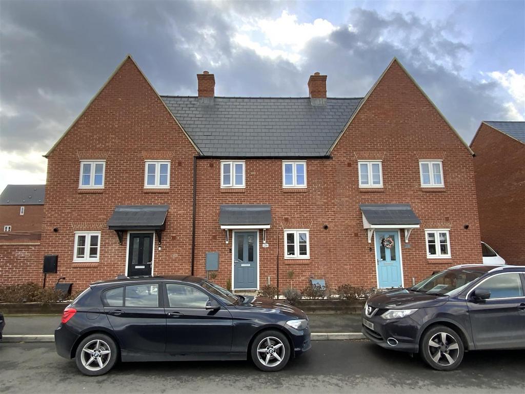 Aintree Avenue, Towcester 3 bed terraced house £289,950