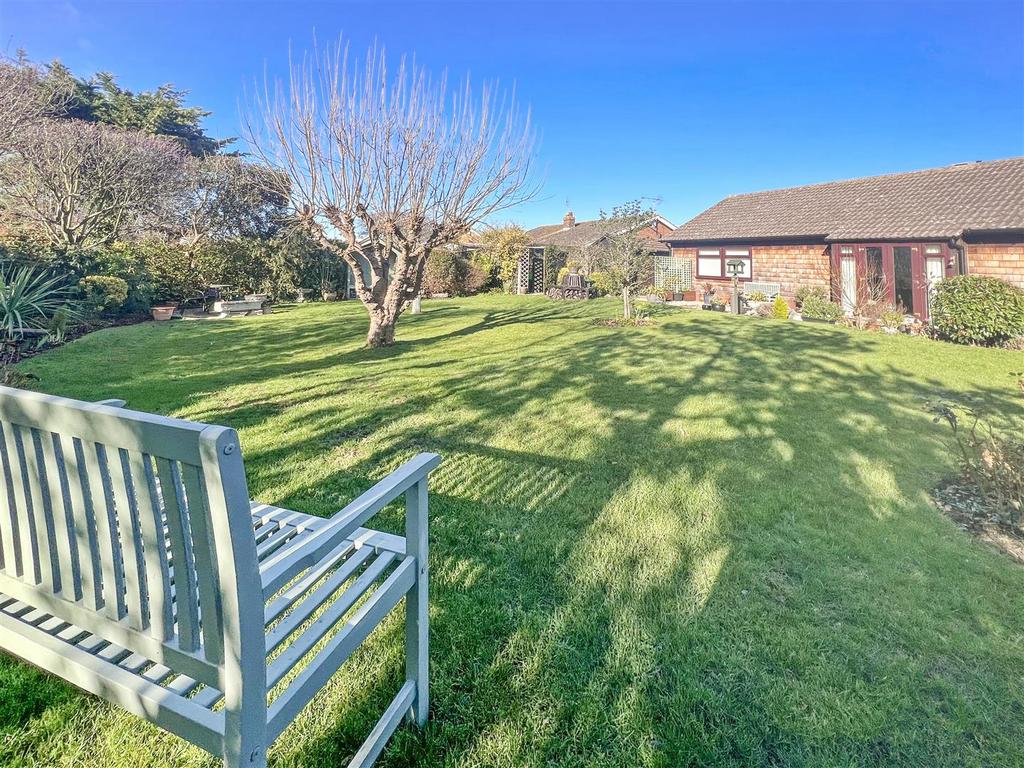 Shamrock Avenue, Whitstable 2 bed detached bungalow £500,000