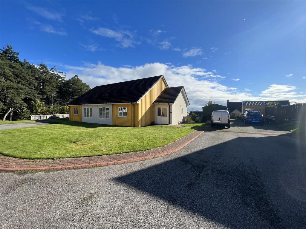 10 Lundie Drive, Golspie Sutherland KW10 6UF 2 bed semidetached