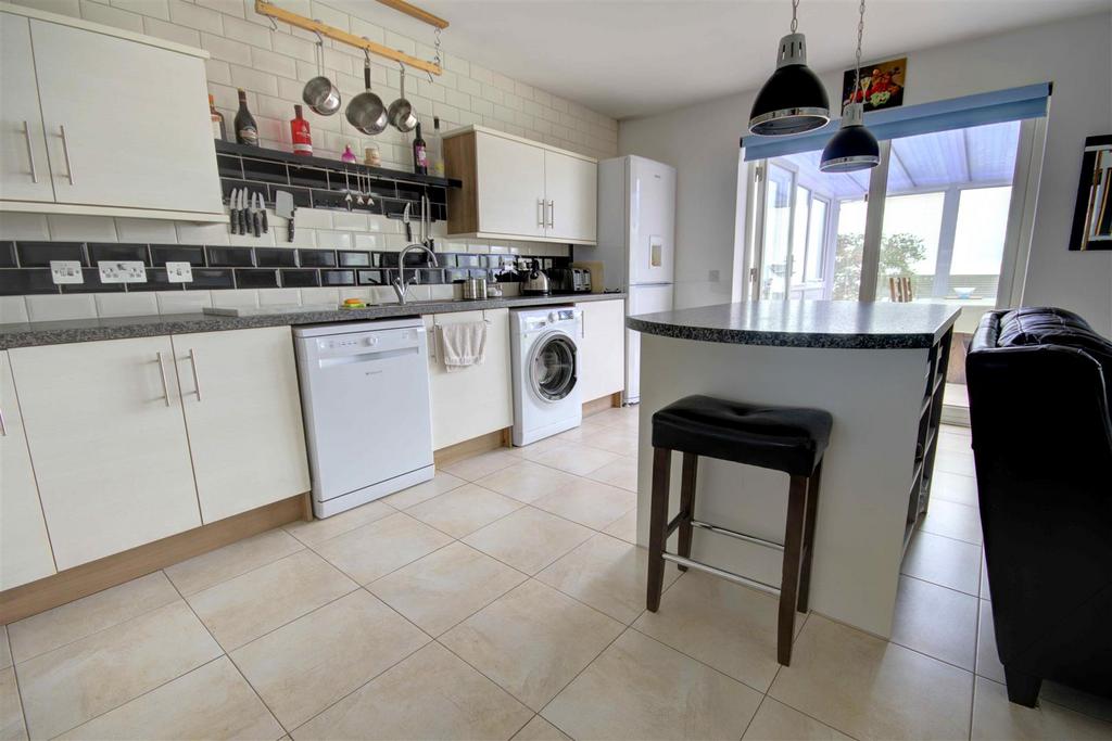 Sitting room/kitchen