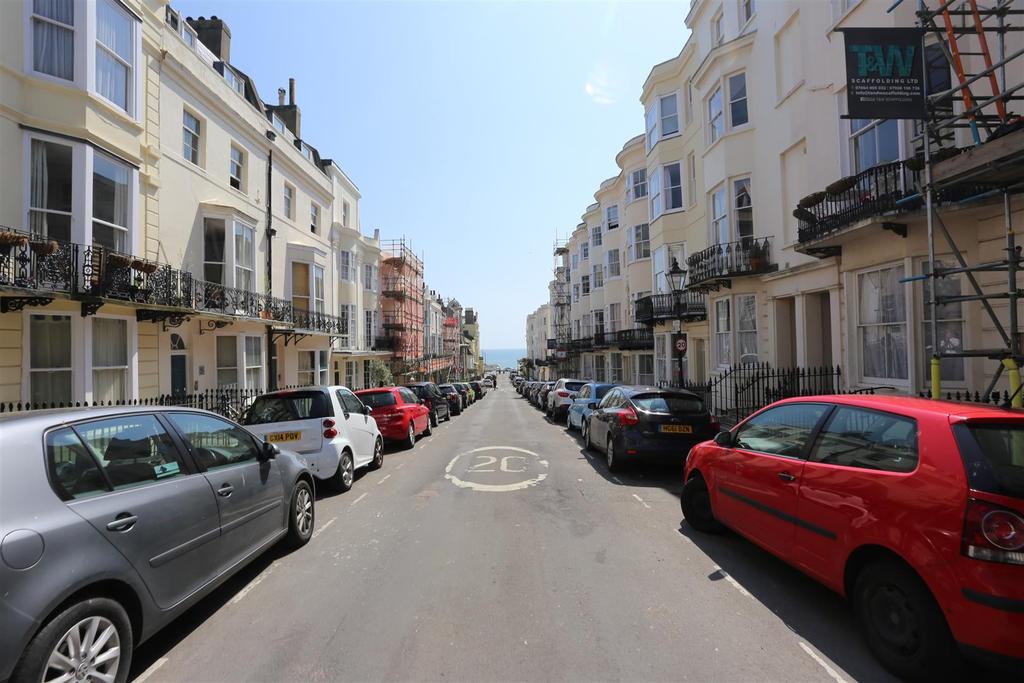 Waterloo Street, Hove 1 bed flat £975 pcm (£225 pw)