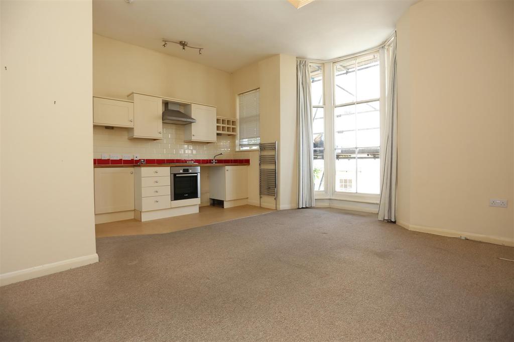 Waterloo Street, Hove 1 bed flat £975 pcm (£225 pw)
