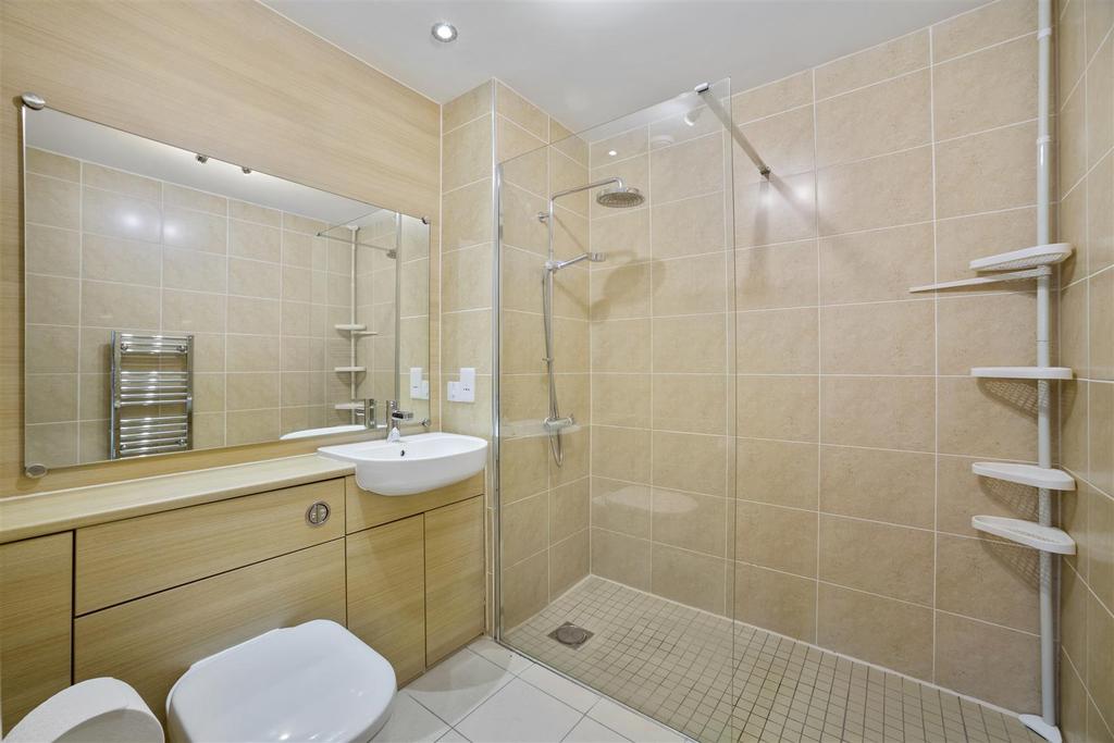 En-suite shower room 28 MG.jpg