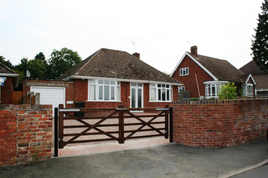 Squires Walk Kempsey Worcester 2 bed bungalow £1,000 pcm (£231 pw)