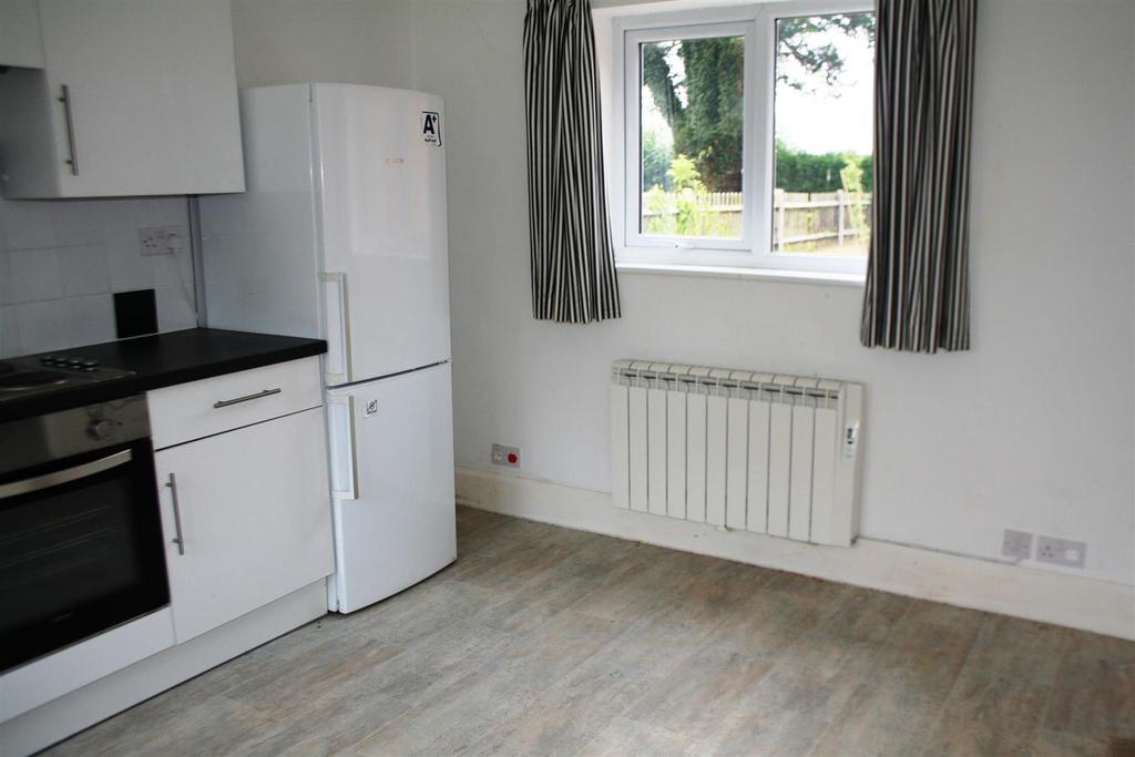 Squires Walk Kempsey Worcester 2 bed bungalow £1,000 pcm (£231 pw)