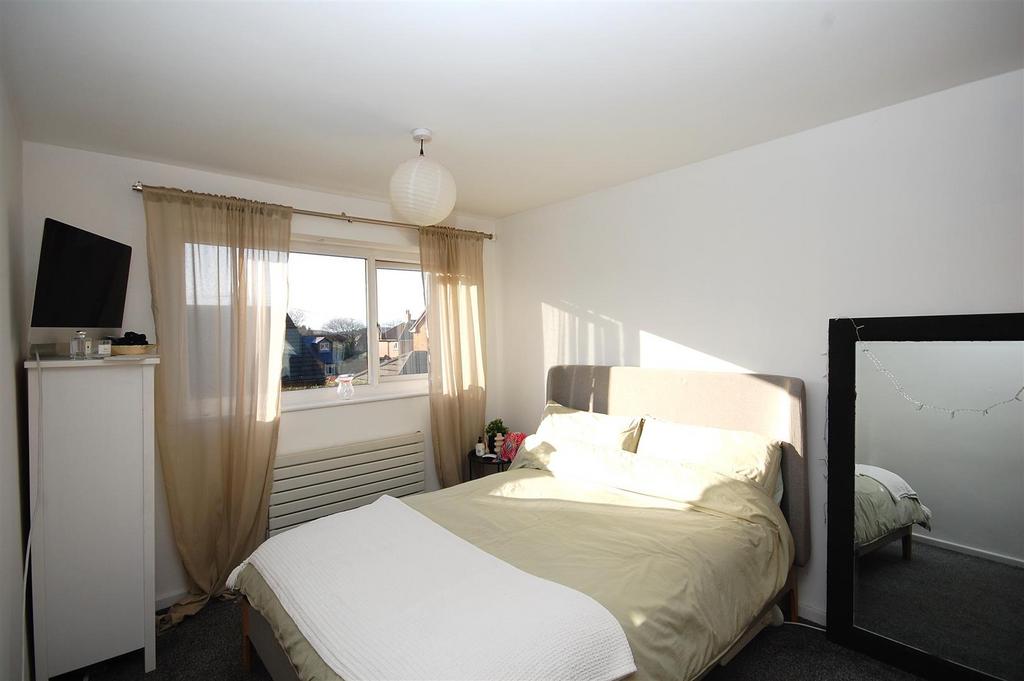 9churchplace BEDROOM1.JPG
