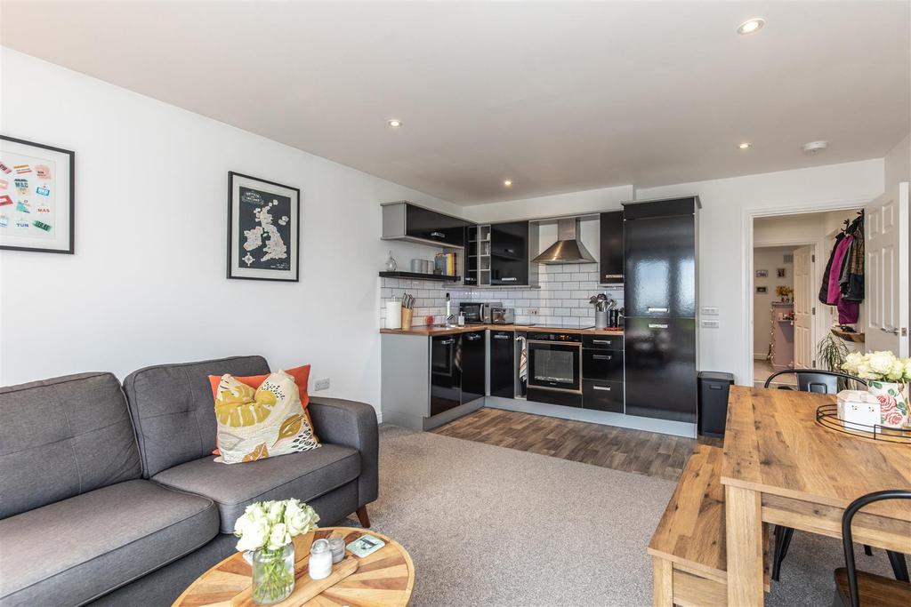 New Town, Uckfield 1 bed flat £210,000