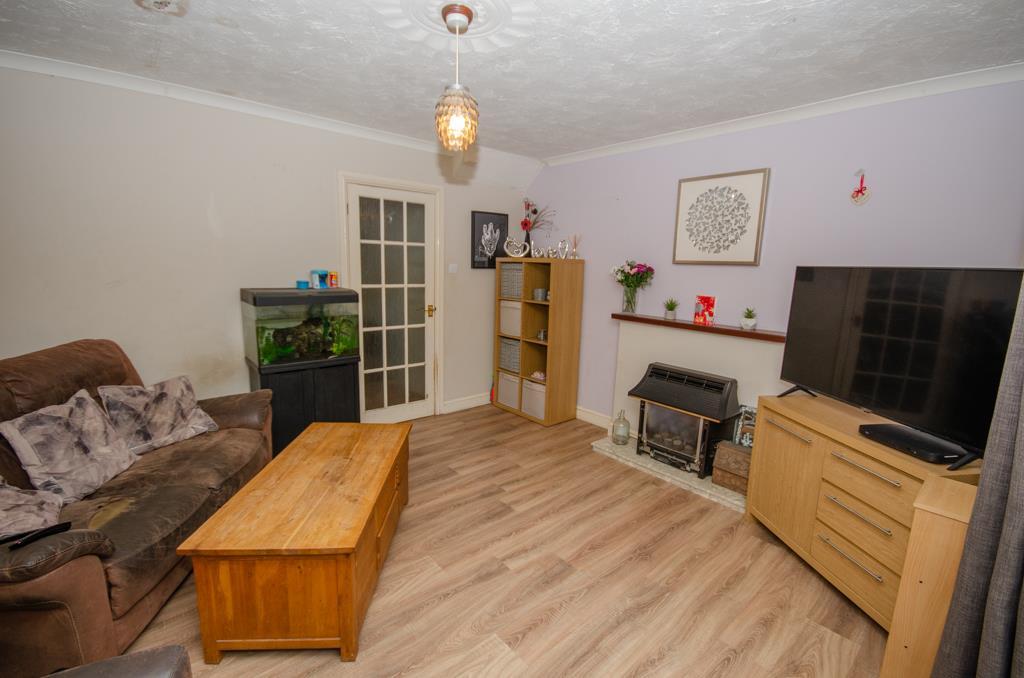 Thomas Avenue, Emersons Green... 2 bed semidetached house £275,000