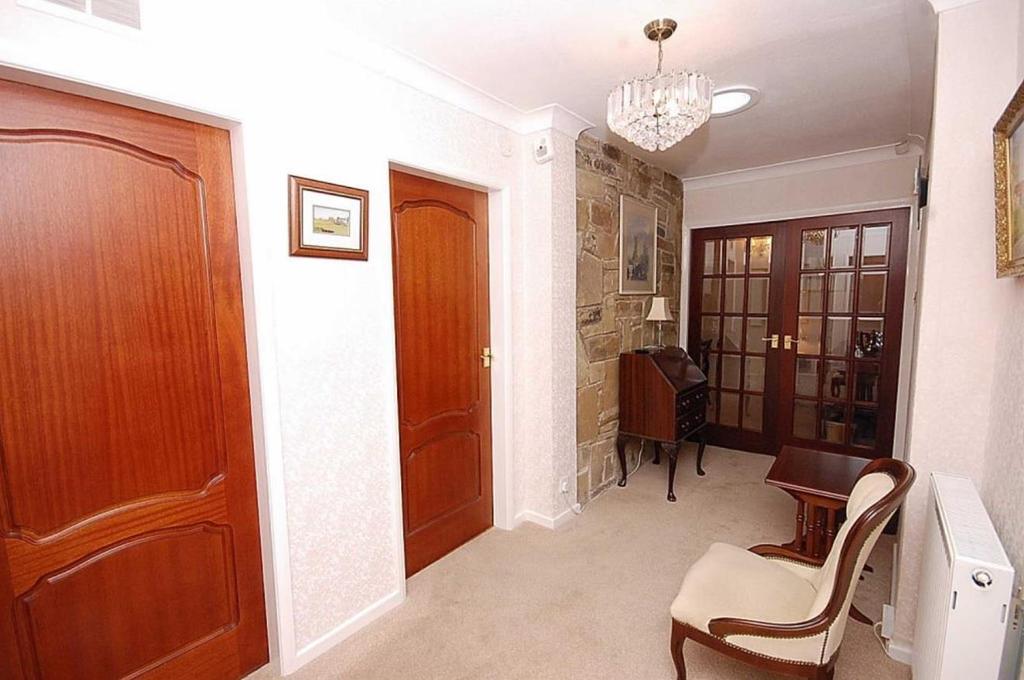 ENTRANCE HALL.jpg