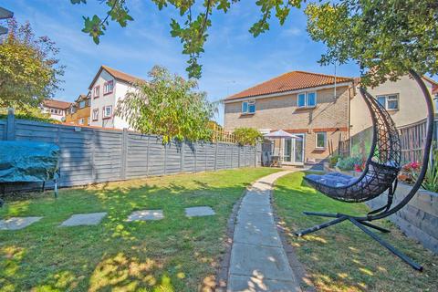 25 Ramshaw Drive, Chelmsford, CM2 6US