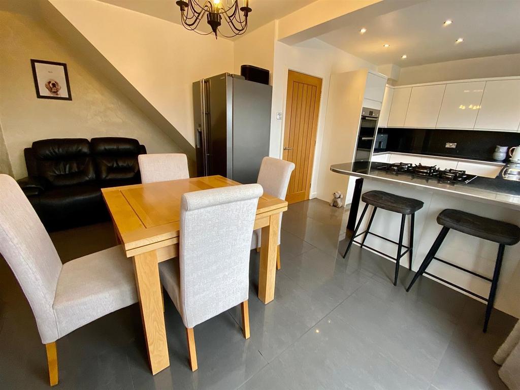 Priory way 73 kitchen 7.jpg