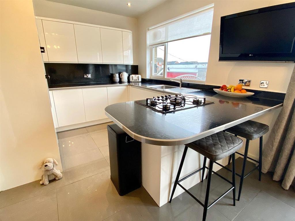 Priory way 73 kitchen 2.jpg
