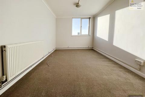 17 Chatterford End, Basildon, SS14 2DQ