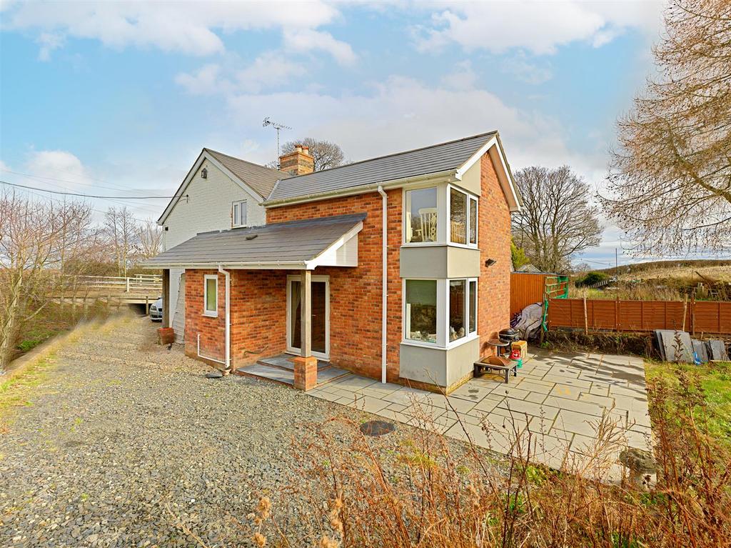 Near Weston Rhyn, SY10 7LF 3 bed house for sale £290,000