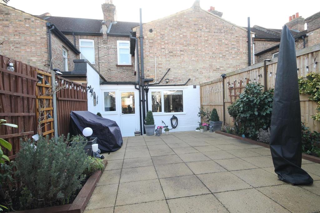 St James Road, Carshalton 2 bed cottage £450,000